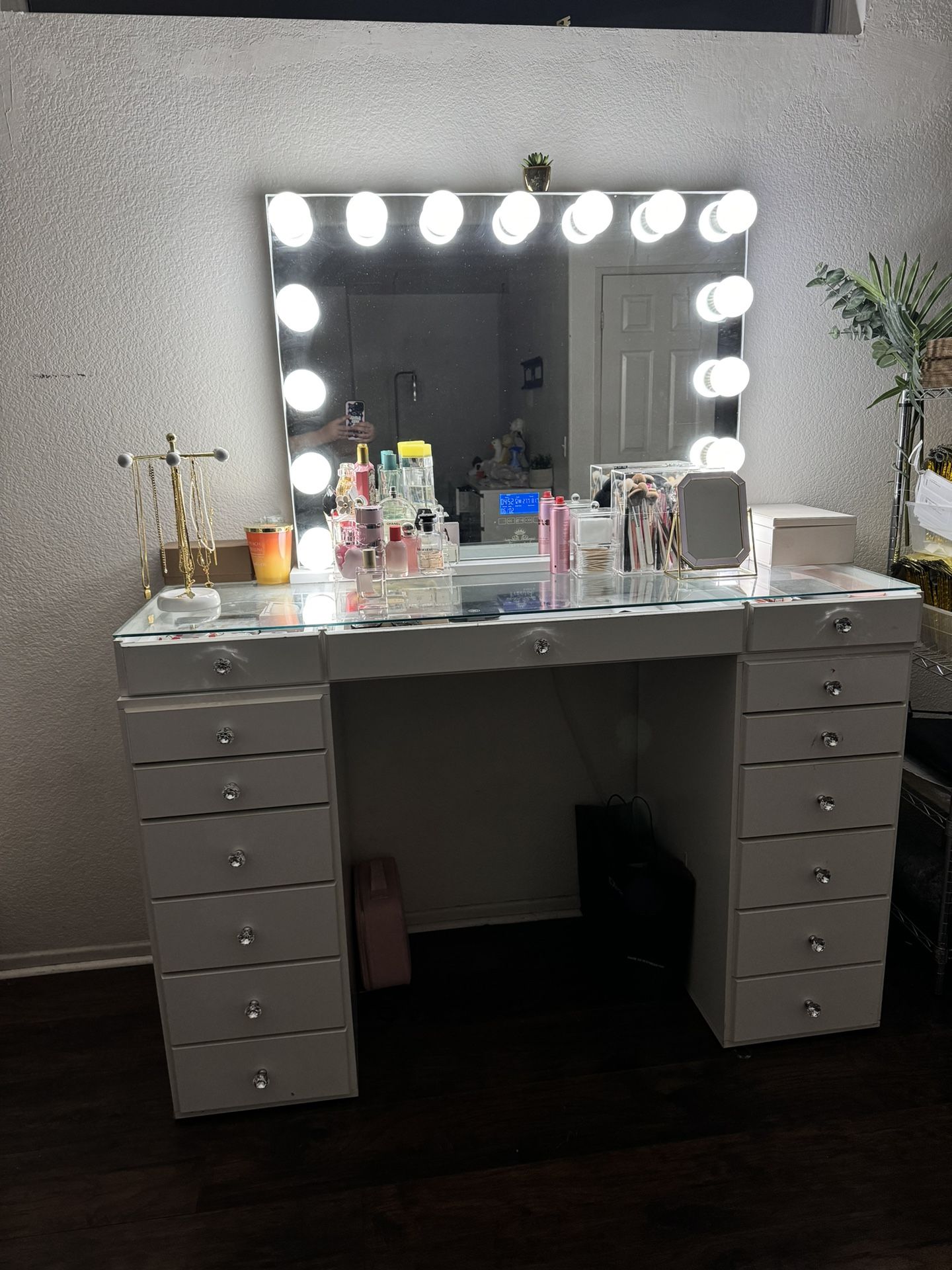 Impressions Vanity