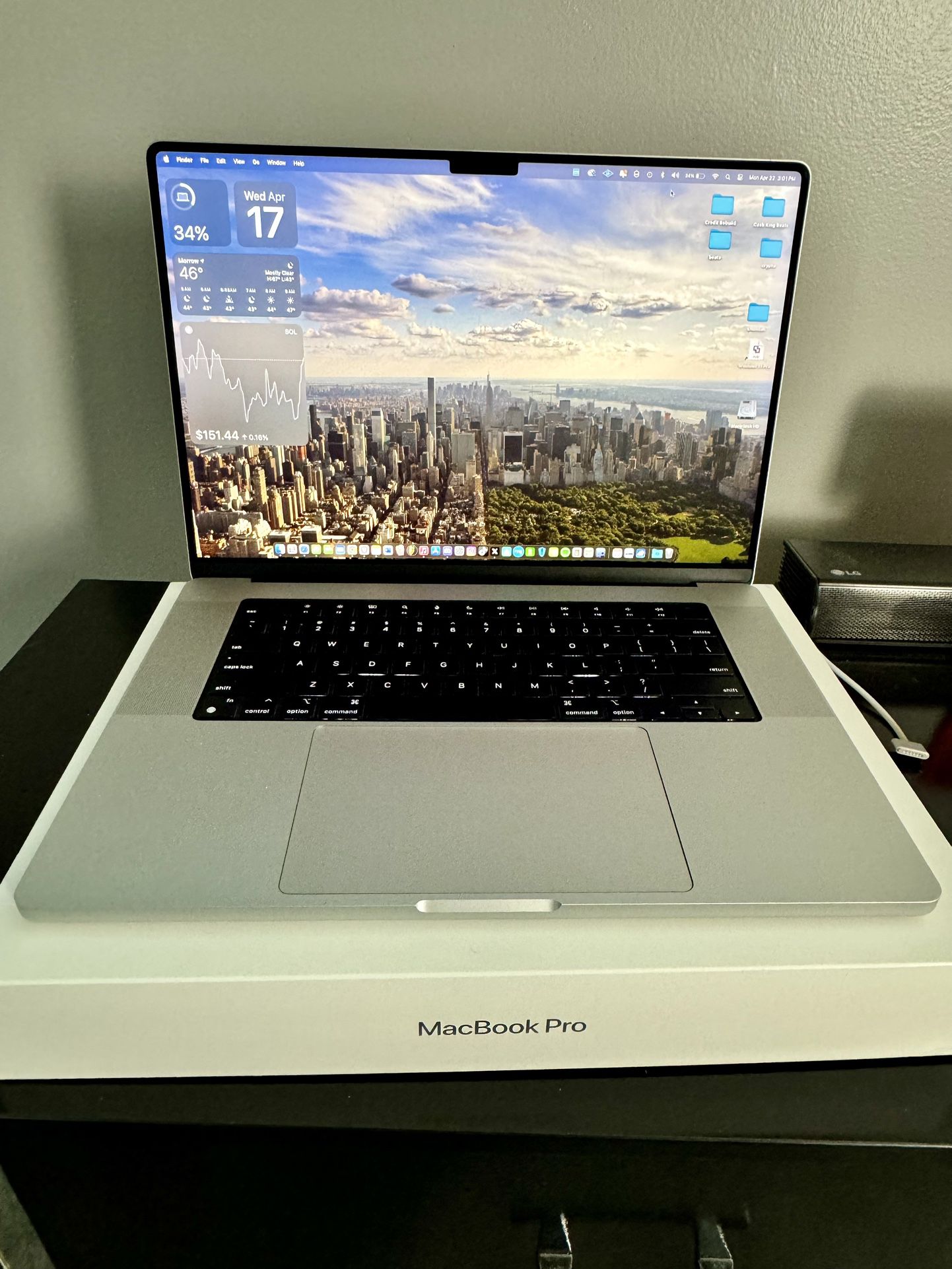 16” MacBook Pro M2 Pro - 512GB, 16GB Ram