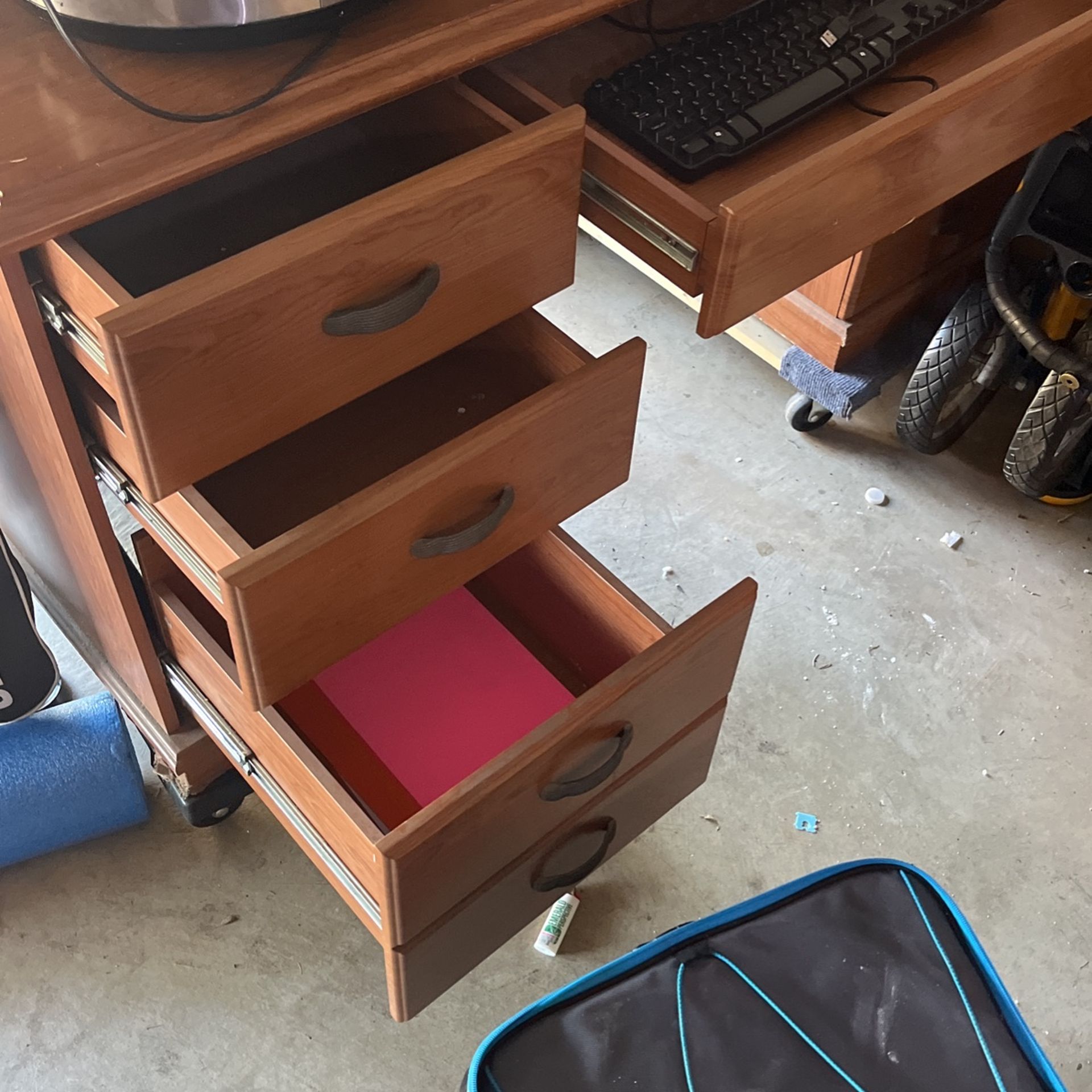 Wood computer desk