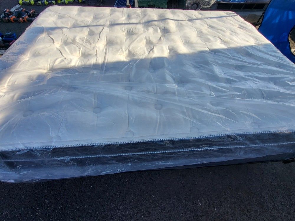 Brand New Queen Size Pillowtop Mattress Included Box Spring Free Delivery
