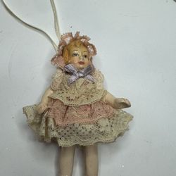VINTAGE COMPOSIT WOOD 5 DOLL