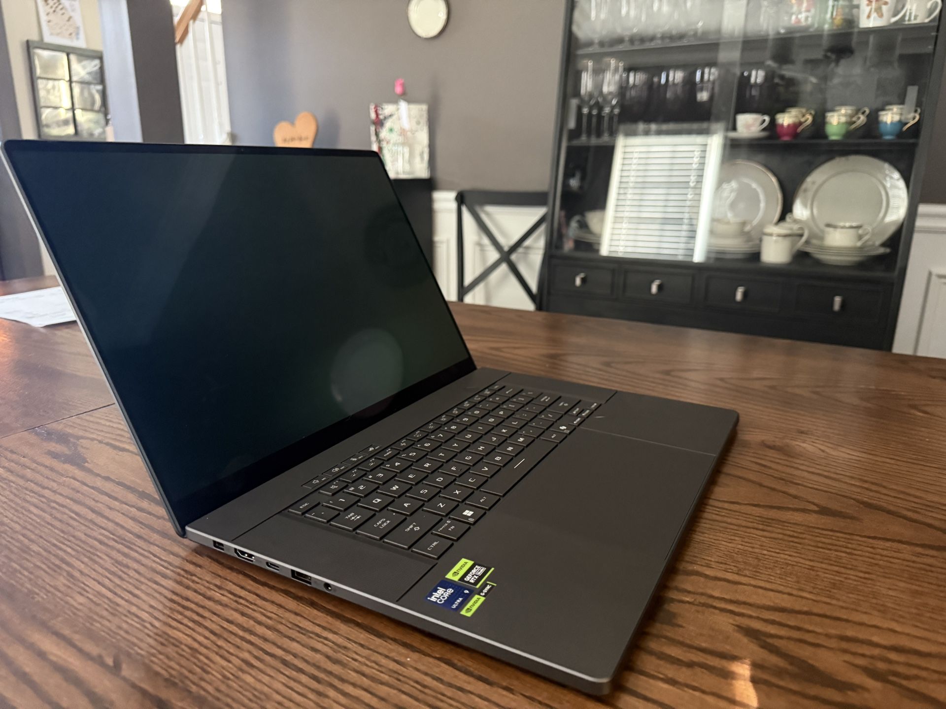 ASUS ROG Zephyrus G16 16” RTX5070 I9 CORE ULTRA OLED