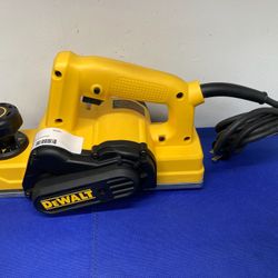 DEWALT D26676  5.5 Amp Corded 3-1/4" Portable Handheld Planer