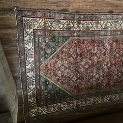 ANTIQUE ORIENTAL RUG