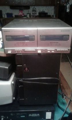 Like new vintage Onkyo stereo double cassette tape deck k-05w. Description on pics.
