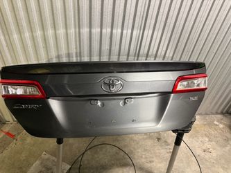 Toyota Camry SE Trunk Lid with Tail Lights  2012-14