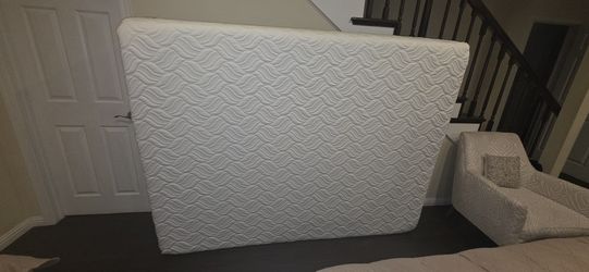 Almost New Matress.  Used It For One Week With Cover On Asking $150 Obo North Hollywood Area ***QUEEN SIZE ***
