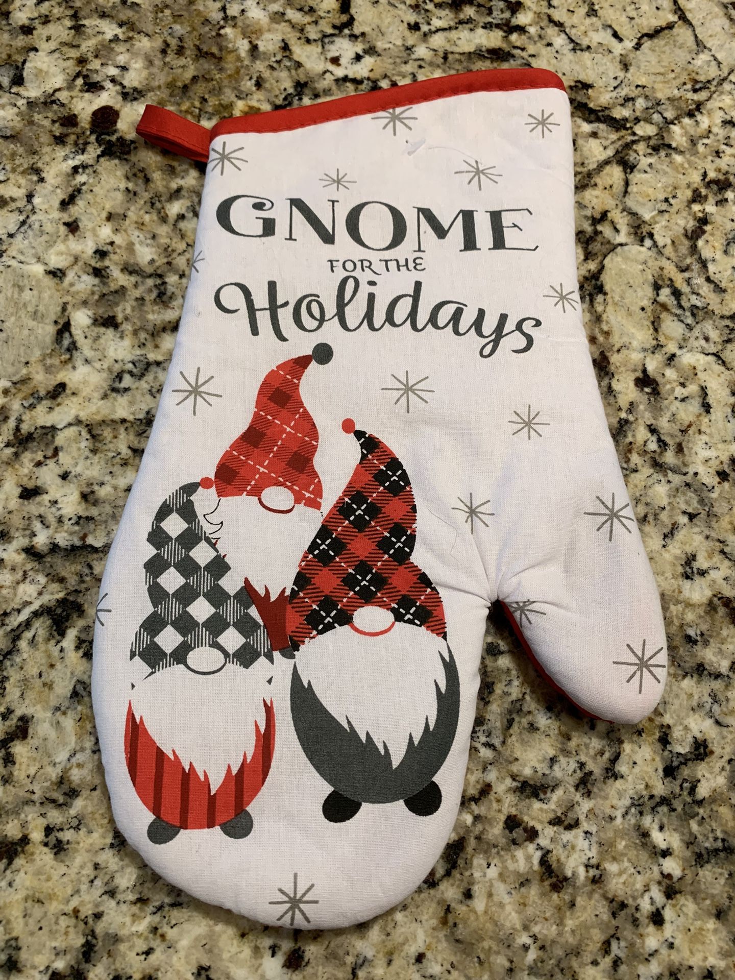 New Oven Mitten W/ Gnome Family & Say Gnome For The Holidays, Thick Quilted Fabric, Reverses To Solid Red Color