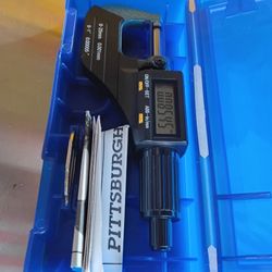 Pittsburgh 0–1 in. (0–25mm) Digital Micrometer