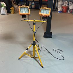Dual Head Halogen Work Light with Tripod