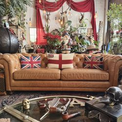 Gorgeous Tan Leather Chesterfield sofa tufted Kensington comfy couch!