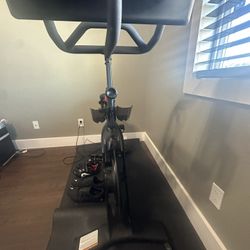 Almost Brand New peloton model fsp065-apdc8r01