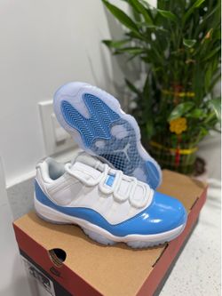 Air jordan 11 retro low UNC mens size 7.5