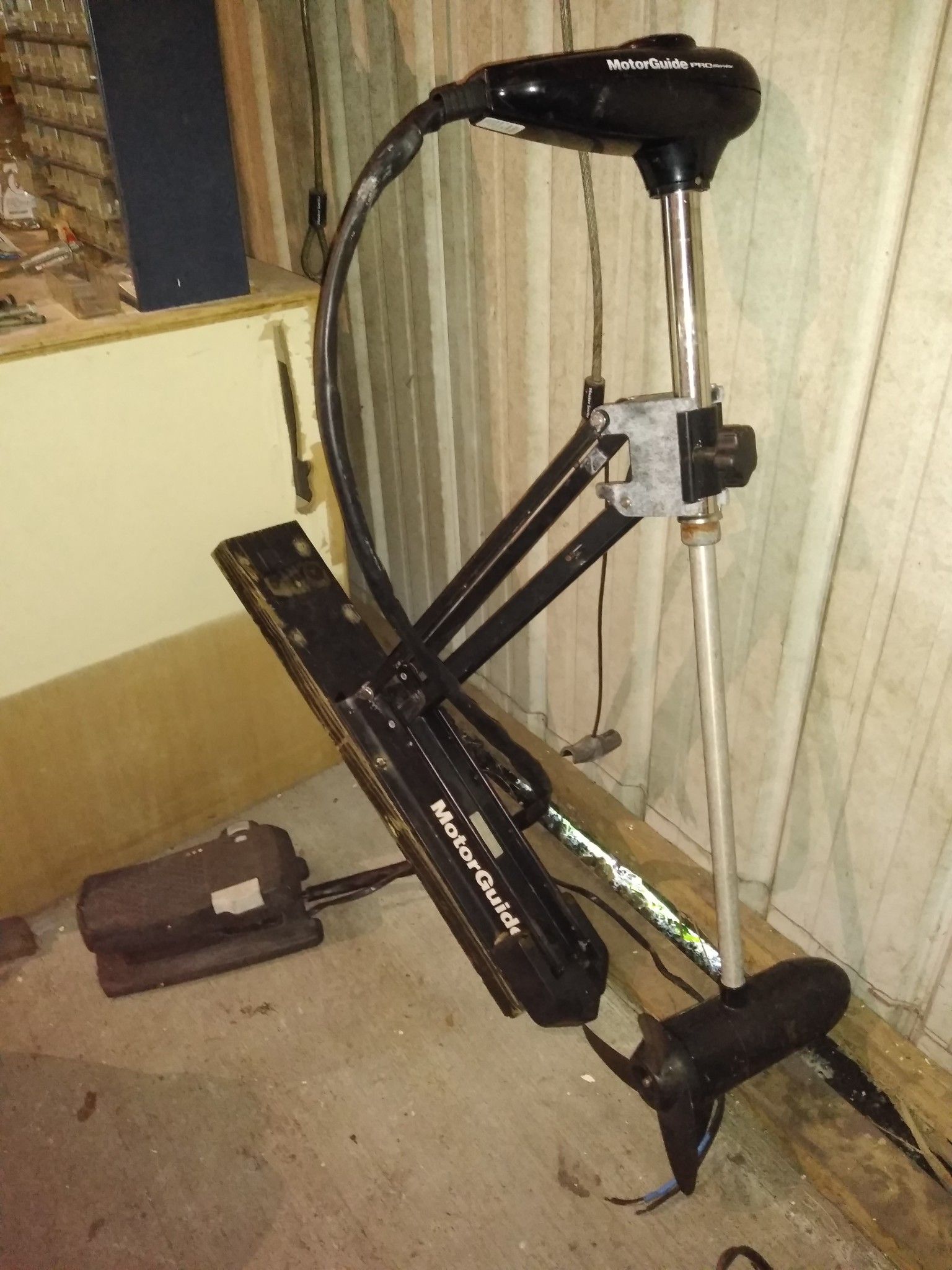 Motor guide 46 lb thrust 12 volt trolling motor with foot pedal
