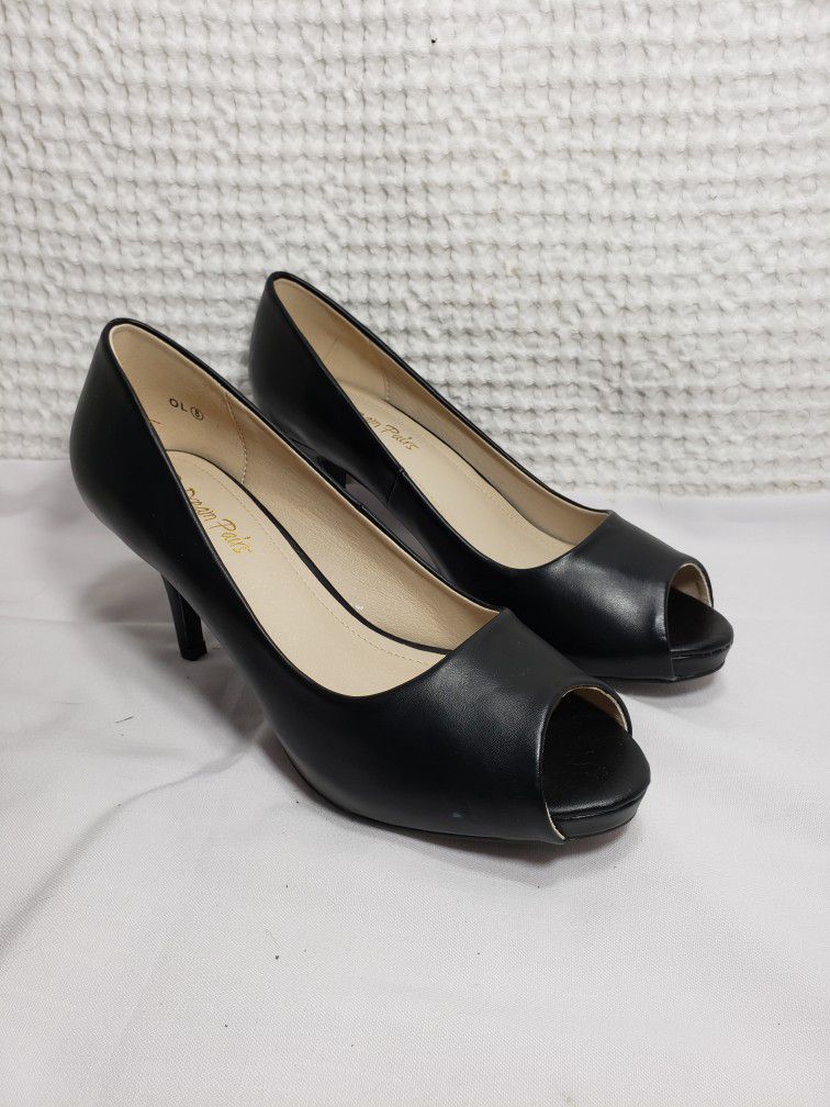 Dream Paris black high heel shoes size 8 . 