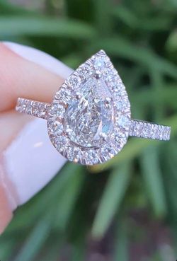 1.50ct Pear Shape Halo Style Diamond Engagement Ring in 18kt White gold
