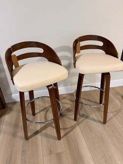 Set of 2 Modern Swivel Bar Stools – Like New