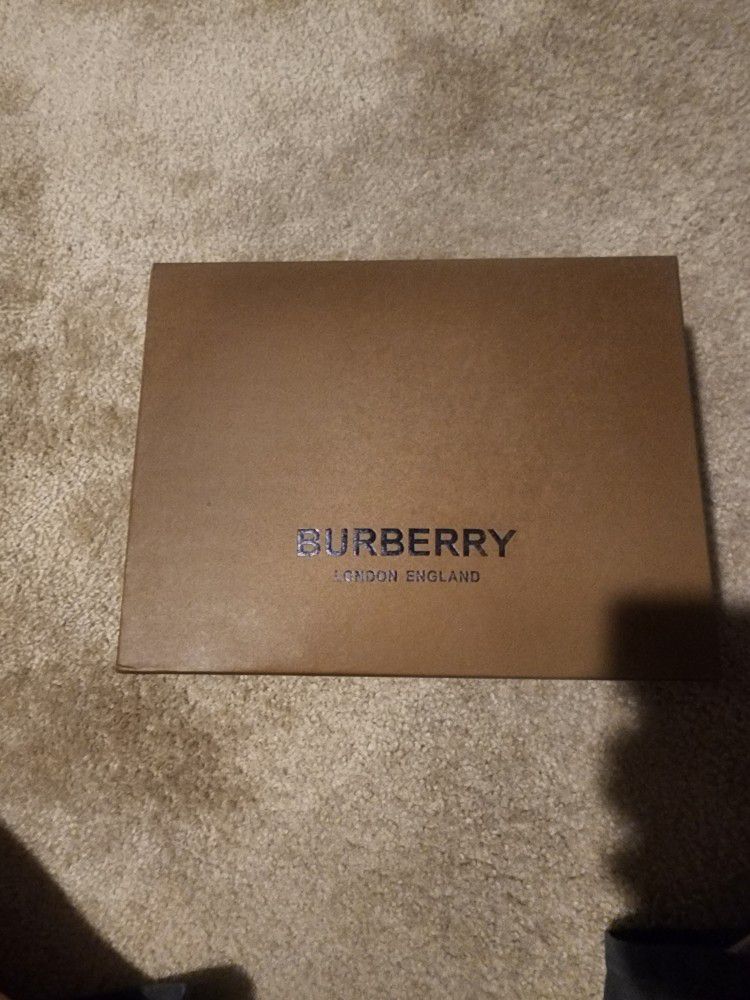 Burberry Shoes SIZE 10