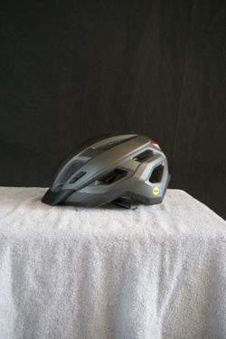 Freetown Lumiere MIPS Bicycle Helmet – Gray Helmet w/ 5 LED Rear Safety Light (MISSING CLASP)