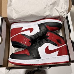 Air Jordan 1 Mid SE Size 6Y