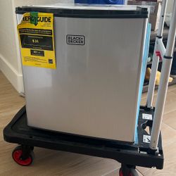 Black & Decker Mini Fridge With Freezer Compartment