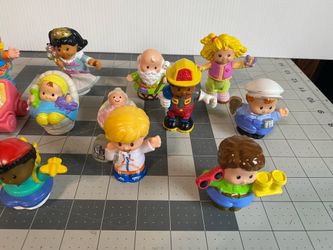Lot of 15 Fisher Price Little People
