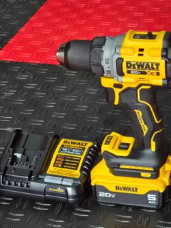 Brand New DEWALT 20V MAX XR Lithium-lon Cordless Compact 1/2 in. Drill/Driver Kit, 20V MAX 5.0Ah Battery, and Charger