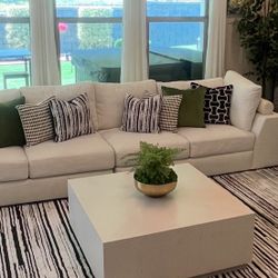 Large Livingroom Table 