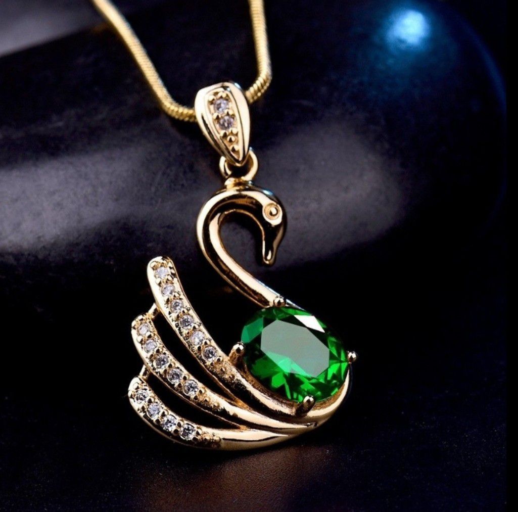 18kt Gold Filled Green Emerald Swan Pendant Necklace