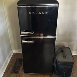 Galanz Mini fridge