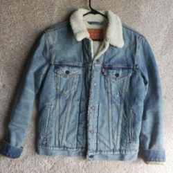 LEVI'S DENIM JACKET - SIZE SMALL 