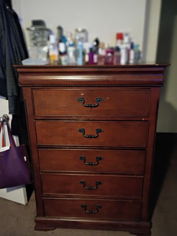 Chest dresser And Mirror 