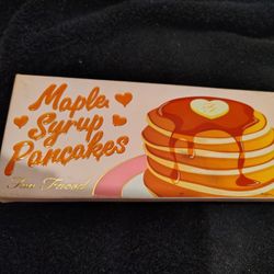 Two-faced Maple Syrup Pancakes Eyeshadow Palette