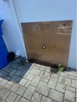 Garden table glass, free.