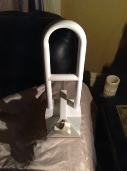 Bath tub/ shower grab bar