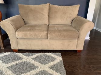 Love Seat (Excellent Condition)