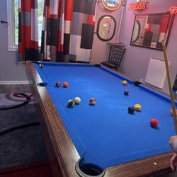 8’ Pool Table