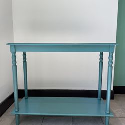 Coastal-Inspired Console Table with Lower Shelf – Excellent Condition