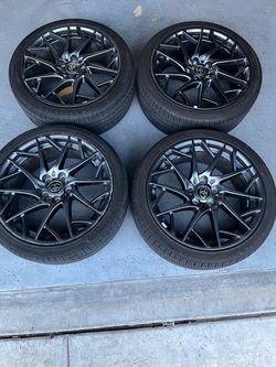 Toyota Camry wheels and tires