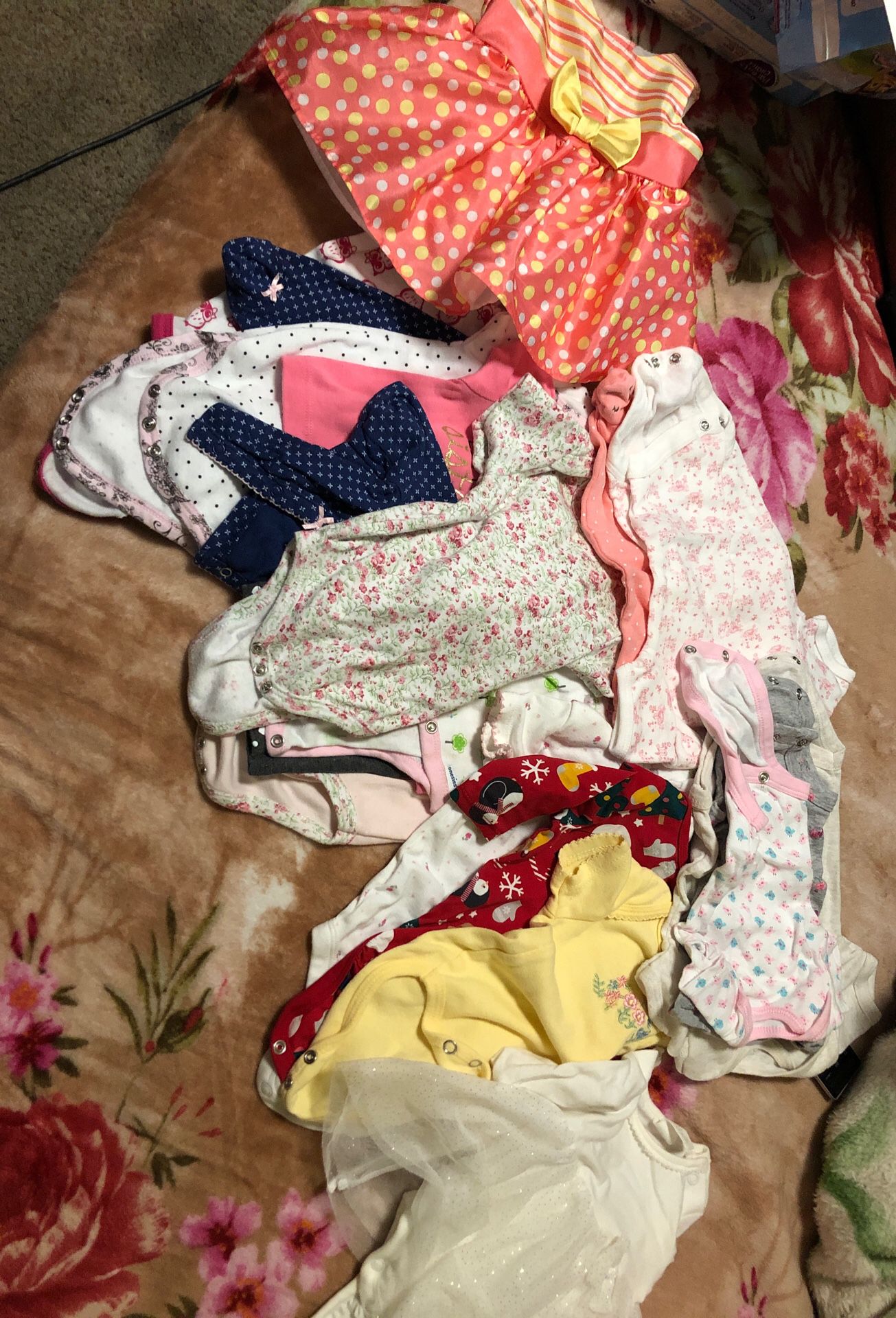 Baby clothes size 0-3 months
