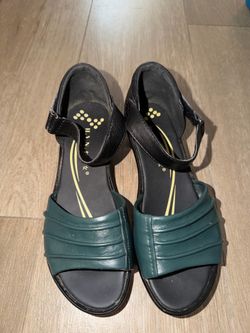 Women’s shoe (size 7)