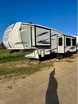 2019 Pioneer pi251 fifth wheel