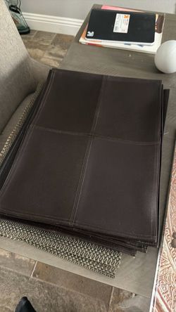 Brown placemats (8)