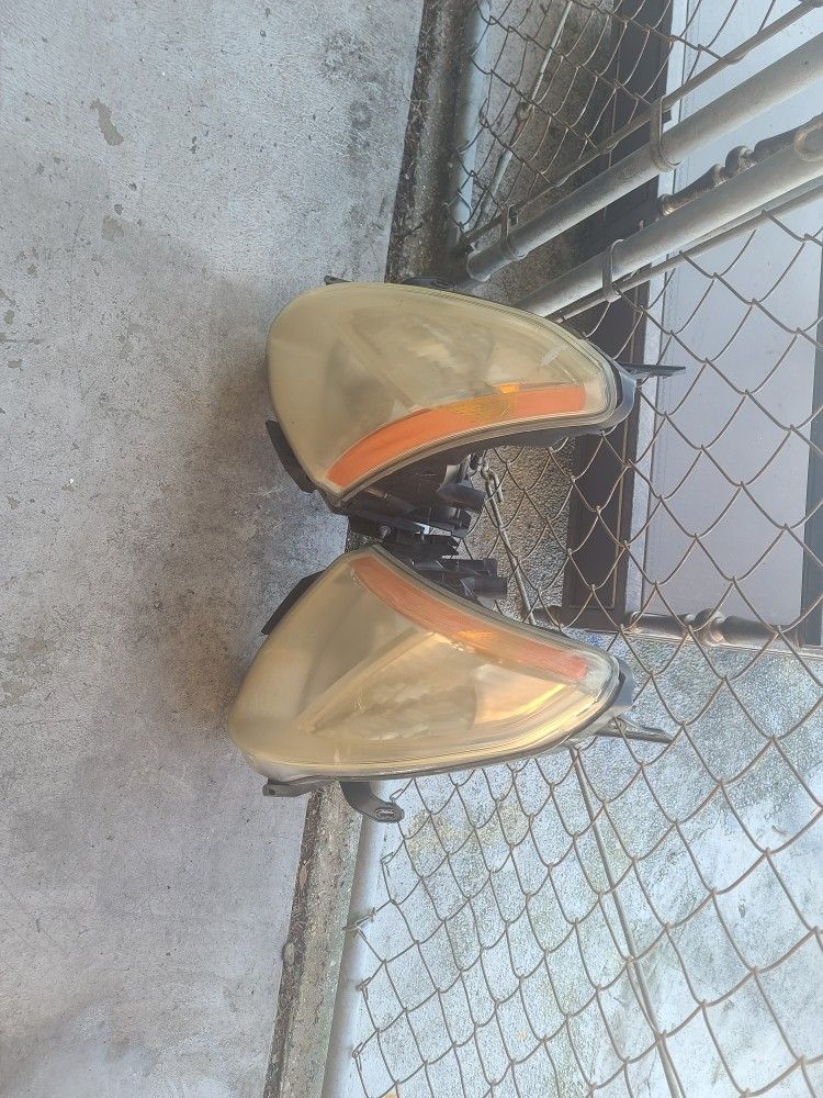 complete Headlights From 08 nissan Rogue
