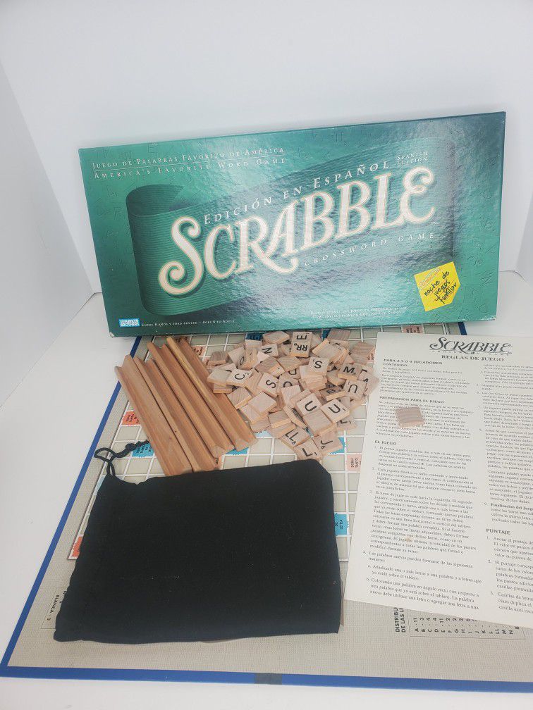 SCRABBLE Spanish Edition Crossword Board Game Edicion en Espanol Hasbro 2001 