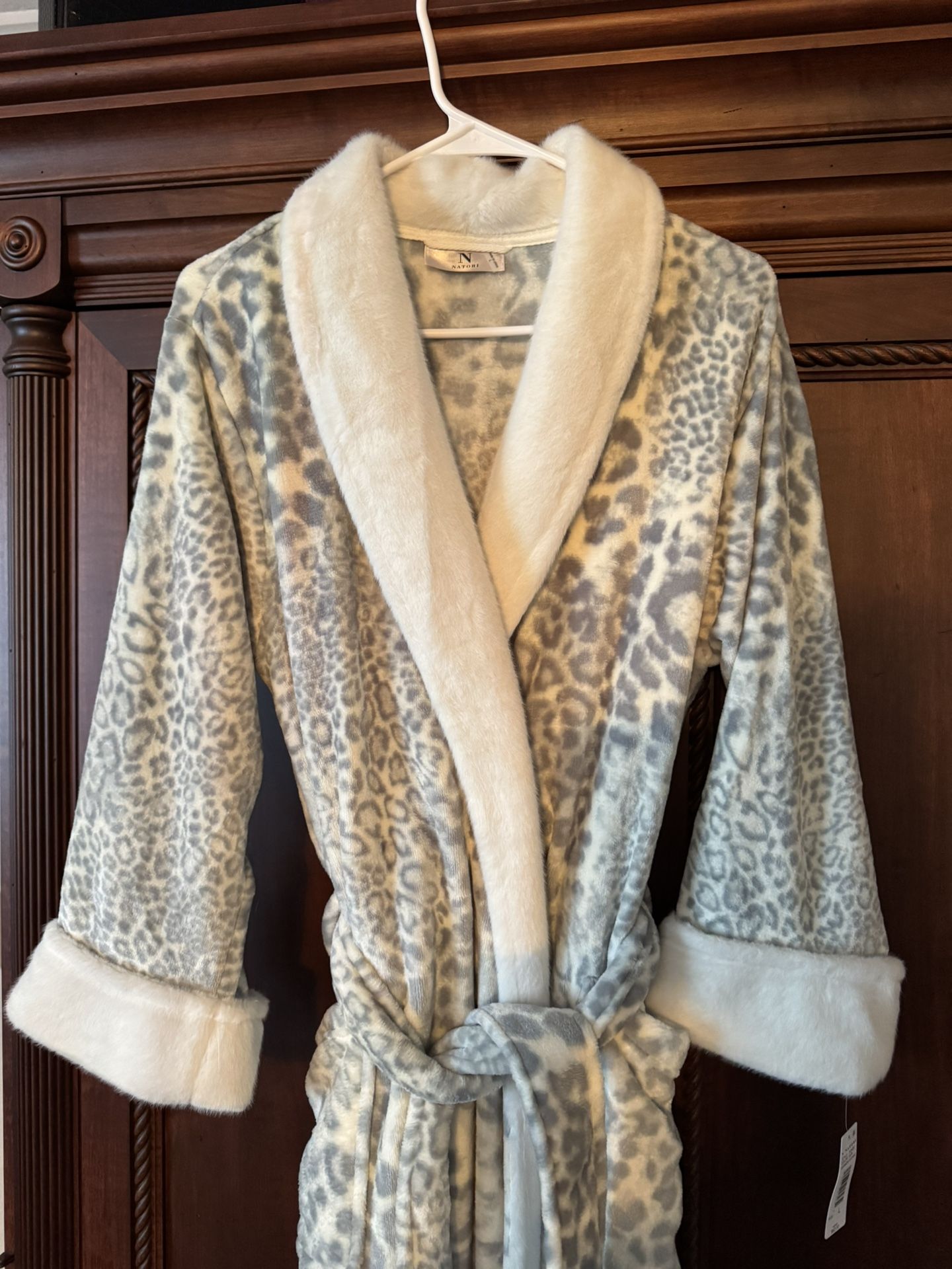New Natori Ladies Size, Large, Beautiful Luxury Robe