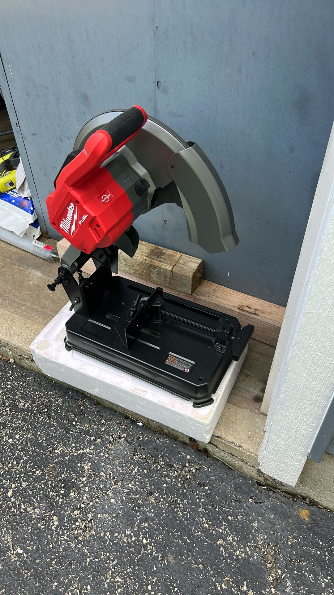 Milwaukee M18 FUEL Cut- Off Machine 