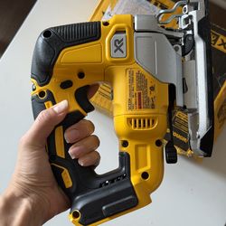 20V MAX XR Cordless Brushless Jigsaw (Tool Only) DCS334