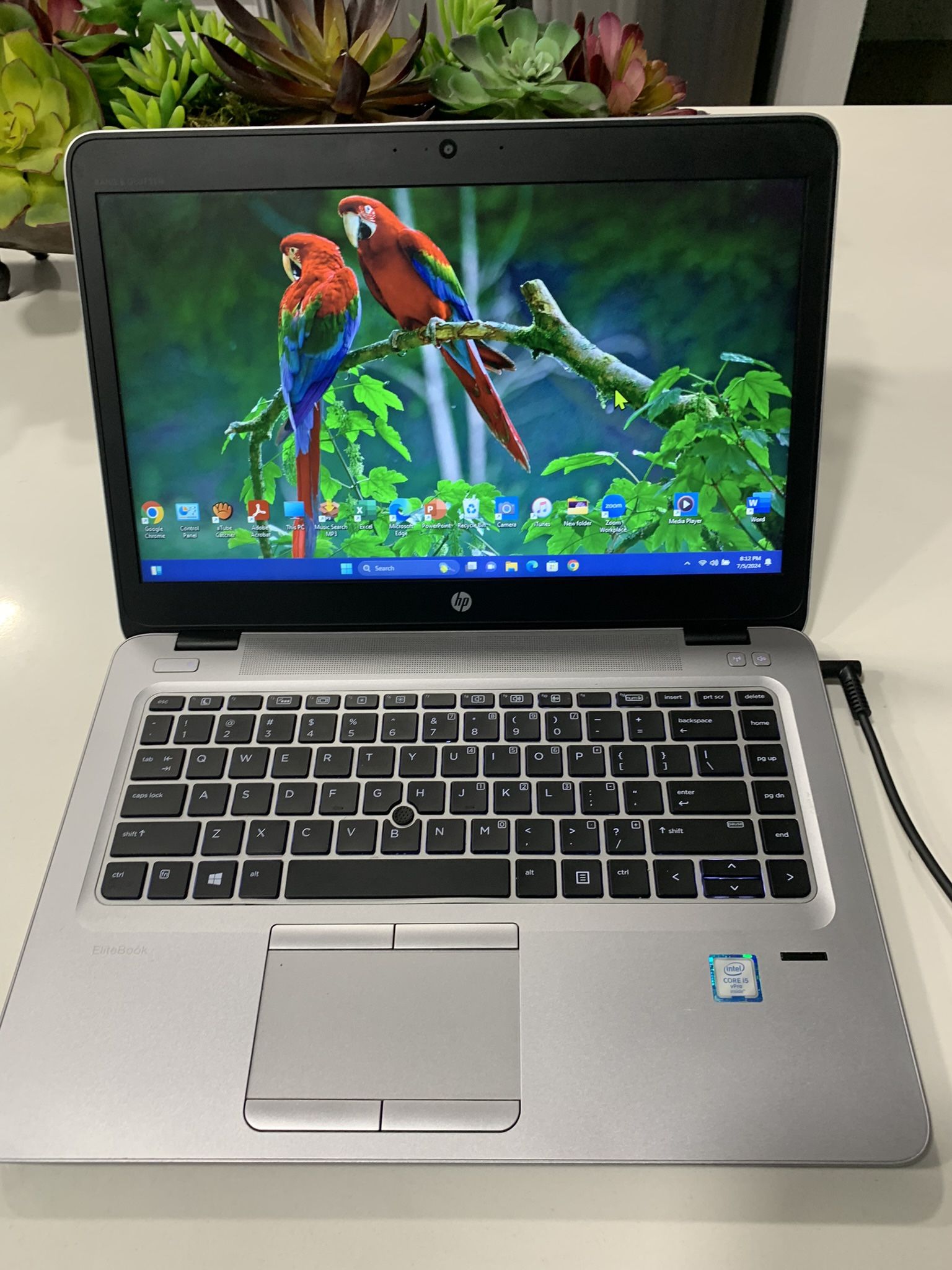 i5…i5…i5 …HP ELIBOOK 840 G3 . FULLY LOADED ADOBE ACROBAT MICROSOFT, PHOTOSHOP ….( No credit Card Needs) 2560 GB SSD 8.0 GB RAM .WEBCAM