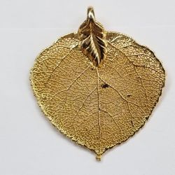 Hold Plate Leaf Design Pendant 